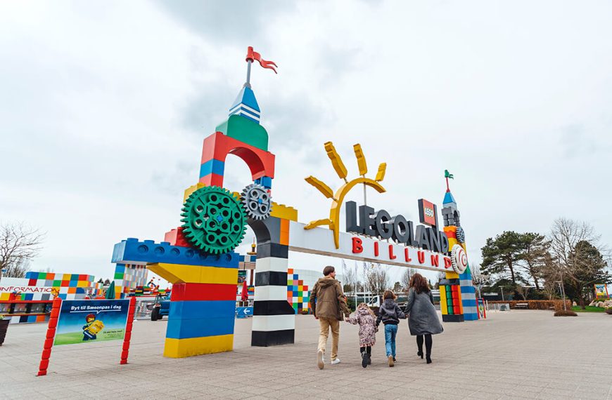 Ingang van Legoland Billund in Denemarken