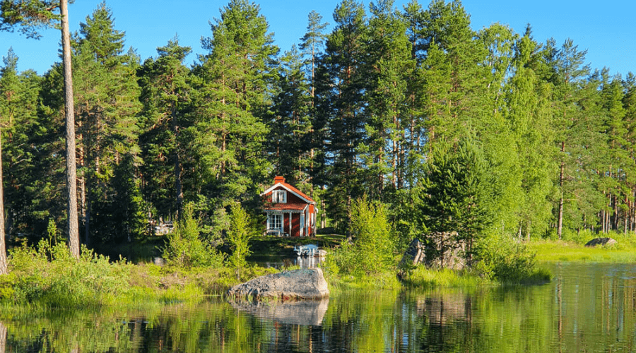 Huis aan het water in Zweden